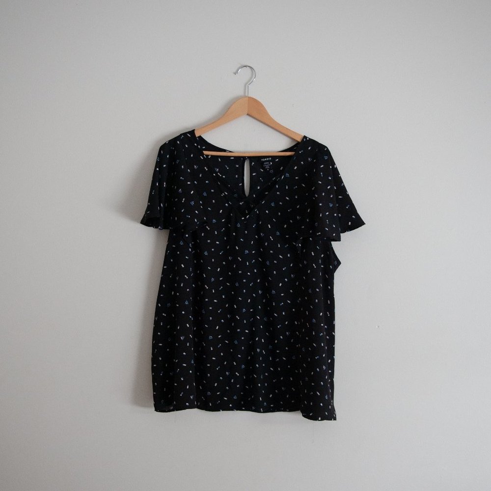 TORRID | BLACK PRINTED SCALLOP SLEEVE BLOUSE